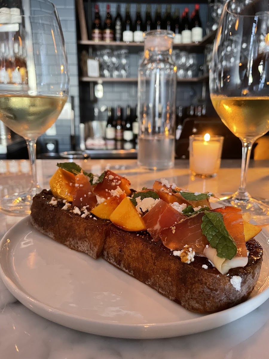 Melanie Restaurant-2